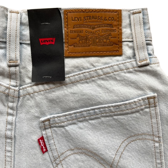 NWT Light Wash Vintage Levi's Shorts - Picture 6 of 9